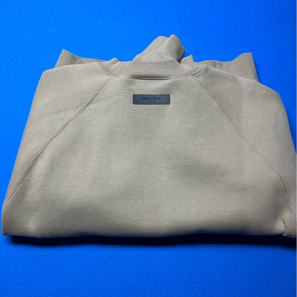 essential fear of good crewneck/hoodie - Picture 6 of 7